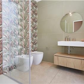 3 bedroom villa with infinity pool, jacuzzi & sauna, Castellammare del Golfo, sleeps 6